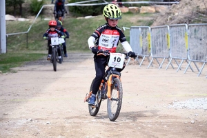 Sainte-Sigolène : 85 jeunes vététistes à toute allure en trial et en cross-country