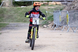 Sainte-Sigolène : 85 jeunes vététistes à toute allure en trial et en cross-country