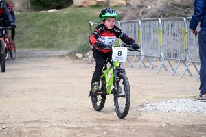 Sainte-Sigolène : 85 jeunes vététistes à toute allure en trial et en cross-country