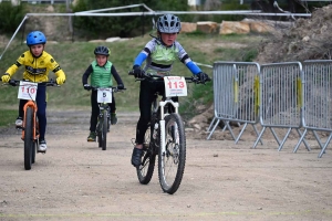 Sainte-Sigolène : 85 jeunes vététistes à toute allure en trial et en cross-country