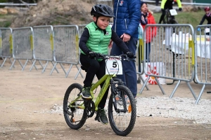 Sainte-Sigolène : 85 jeunes vététistes à toute allure en trial et en cross-country