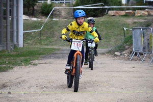 Sainte-Sigolène : 85 jeunes vététistes à toute allure en trial et en cross-country