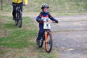 Sainte-Sigolène : 85 jeunes vététistes à toute allure en trial et en cross-country