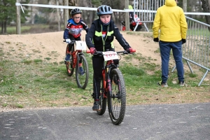 Sainte-Sigolène : 85 jeunes vététistes à toute allure en trial et en cross-country