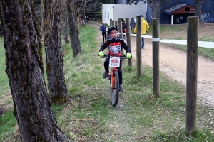 Sainte-Sigolène : 85 jeunes vététistes à toute allure en trial et en cross-country