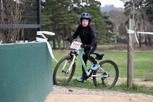 Sainte-Sigolène : 85 jeunes vététistes à toute allure en trial et en cross-country