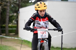 Sainte-Sigolène : 85 jeunes vététistes à toute allure en trial et en cross-country