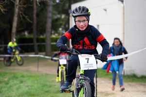 Sainte-Sigolène : 85 jeunes vététistes à toute allure en trial et en cross-country