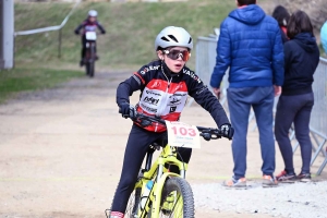 Sainte-Sigolène : 85 jeunes vététistes à toute allure en trial et en cross-country