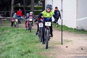 Sainte-Sigolène : 85 jeunes vététistes à toute allure en trial et en cross-country