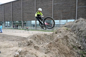 Sainte-Sigolène : 85 jeunes vététistes à toute allure en trial et en cross-country