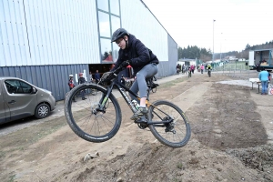 Sainte-Sigolène : 85 jeunes vététistes à toute allure en trial et en cross-country