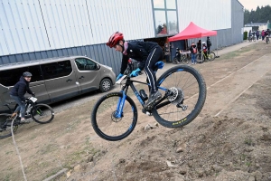 Sainte-Sigolène : 85 jeunes vététistes à toute allure en trial et en cross-country