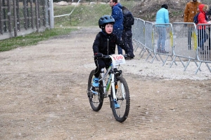 Sainte-Sigolène : 85 jeunes vététistes à toute allure en trial et en cross-country