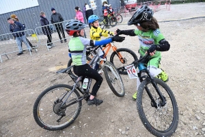 Sainte-Sigolène : 85 jeunes vététistes à toute allure en trial et en cross-country