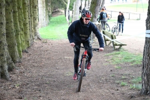 Sainte-Sigolène : 85 jeunes vététistes à toute allure en trial et en cross-country