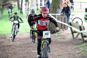 Sainte-Sigolène : 85 jeunes vététistes à toute allure en trial et en cross-country