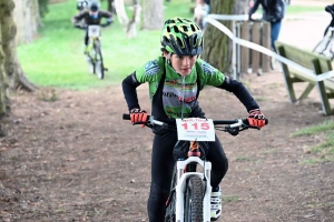 Sainte-Sigolène : 85 jeunes vététistes à toute allure en trial et en cross-country