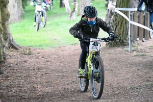 Sainte-Sigolène : 85 jeunes vététistes à toute allure en trial et en cross-country