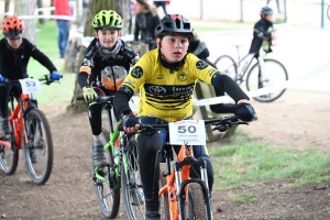 Sainte-Sigolène : 85 jeunes vététistes à toute allure en trial et en cross-country