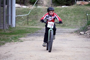 Sainte-Sigolène : 85 jeunes vététistes à toute allure en trial et en cross-country