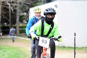 Sainte-Sigolène : 85 jeunes vététistes à toute allure en trial et en cross-country