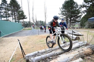 Sainte-Sigolène : 85 jeunes vététistes à toute allure en trial et en cross-country