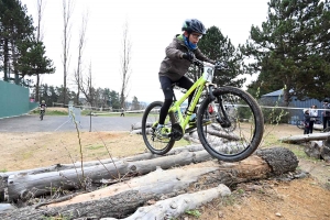 Sainte-Sigolène : 85 jeunes vététistes à toute allure en trial et en cross-country