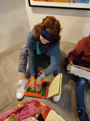 Yssingeaux : les écoliers de Jean-de-la-Fontaine visitent une exposition... avec les doigts