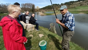 Saint-Maurice-de-Lignon : partie de pêche pour les résidents du Bel Âge