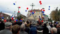 Des ballons tricolores dans le ciel de Montfaucon-en-Velay