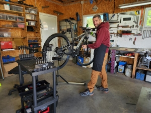 Saint-Georges-Lagricol : Anthony Duranson ouvre son atelier d’entretien et réparation tous cycles