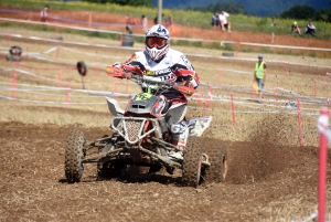 Course sur prairie de Saint-Maurice-de-Lignon : les quads