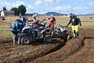 Course sur prairie de Saint-Maurice-de-Lignon : les quads