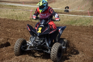 Course sur prairie de Saint-Maurice-de-Lignon : les quads