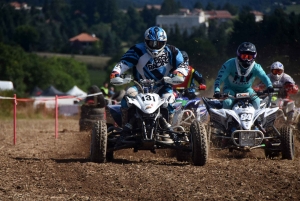 Course sur prairie de Saint-Maurice-de-Lignon : les quads