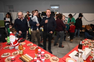 Yssingeaux : le Père Noël en mobylette pour les enfants de l&#039;entreprise Fraisse et Fils