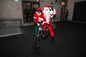 Yssingeaux : le Père Noël en mobylette pour les enfants de l&#039;entreprise Fraisse et Fils