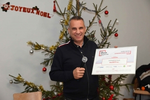 Yssingeaux : le Père Noël en mobylette pour les enfants de l&#039;entreprise Fraisse et Fils