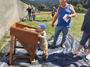 Saint-Julien-Molhesabate : ils ont apprécié les jeux « d’eau » et « d’autrefois »