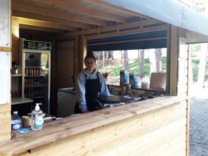 Lantriac : l&#039;Eolienne, un snack forestier créé sur le chemin de la Transcévenole