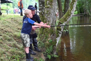 Yssingeaux : les enfants prennent le goût de la pêche dans l&#039;Auze