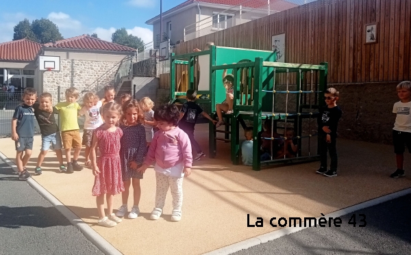 Crédit école privée de Dunières|Crédit école privée de Dunières|Crédit école privée de Dunières|Géraldine Viala, Evelyne Defour, Lilou Grandcourt, Evelyne Defour Crédit école privée de Dunières||