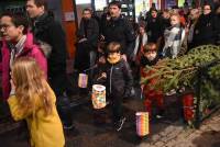 Monistrol-sur-Loire : des centaines de personnes derrière la calèche du Père Noël