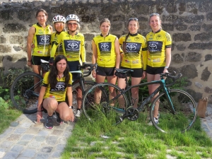 De gauche à droite : Bénédicte Roqueplan, Pierrette Cardi, Sophie Poyet, Apolline Aurelle, Pauline Verdier, Flora Boissier ; accroupie : Cindy Chambon