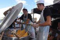 Huit cents repas servis par les pompiers sur la place de la Victoire