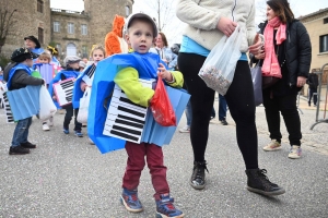 Monistrol-sur-Loire : les enfants ont swingué pour fêter Carnaval (vidéo)