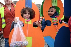 Monistrol-sur-Loire : les enfants ont swingué pour fêter Carnaval (vidéo)