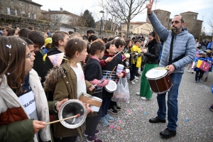 Monistrol-sur-Loire : les enfants ont swingué pour fêter Carnaval (vidéo)