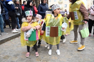 Monistrol-sur-Loire : les enfants ont swingué pour fêter Carnaval (vidéo)